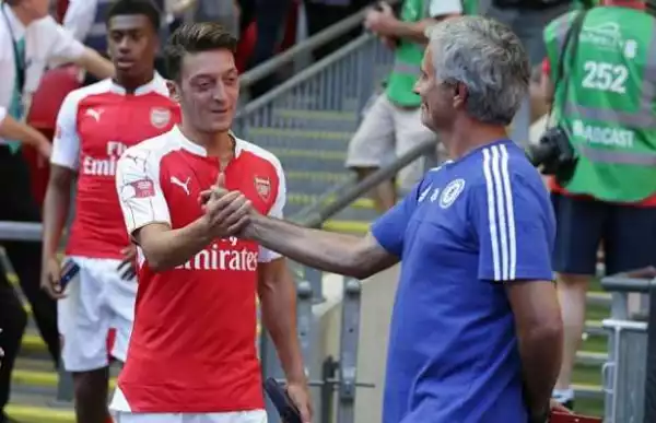 Mourinho to tempt Ozil to Manchester United with £250,000-a-week deal